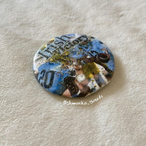 Notre Dame football game day glitter pin - Picture 10 of 10